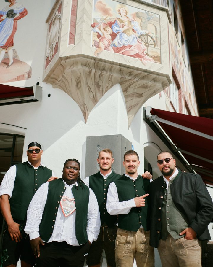 Das PSA-Team vor dem Grasegger-Haus in Garmisch